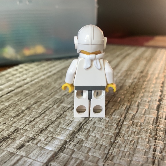 Lego City Pilot Mini figure with Helmet, goggles and scarf ~ EUC - Picture 5 of 5